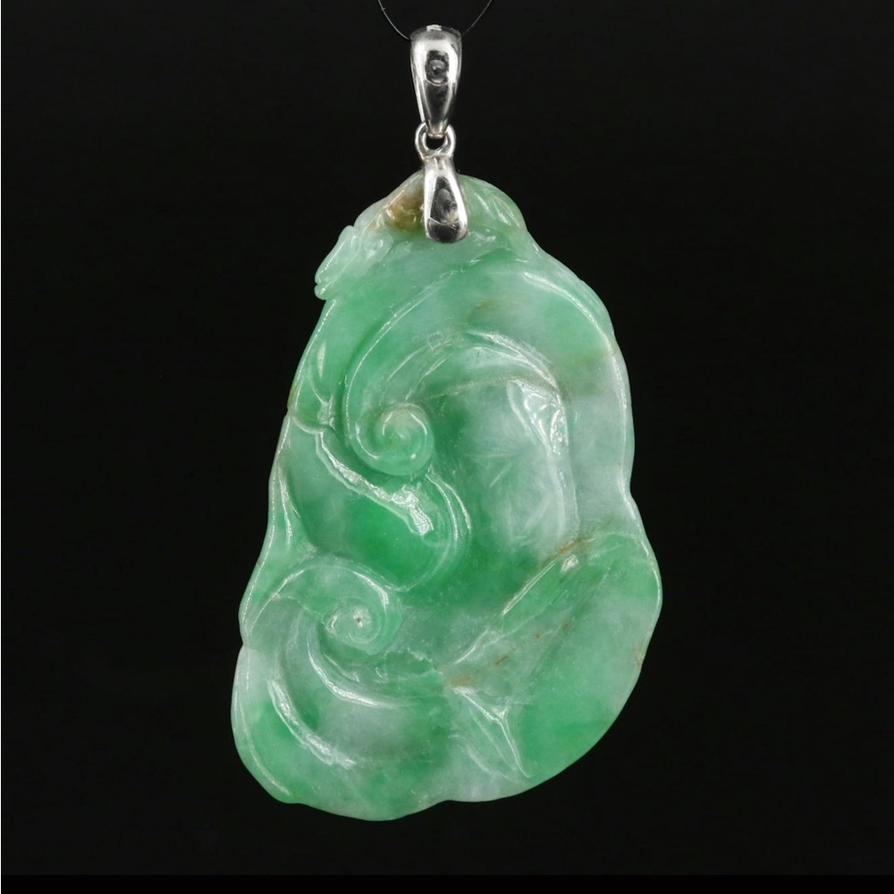 18k Gold Jadeite Floral Pendant.  Beautiful Green!